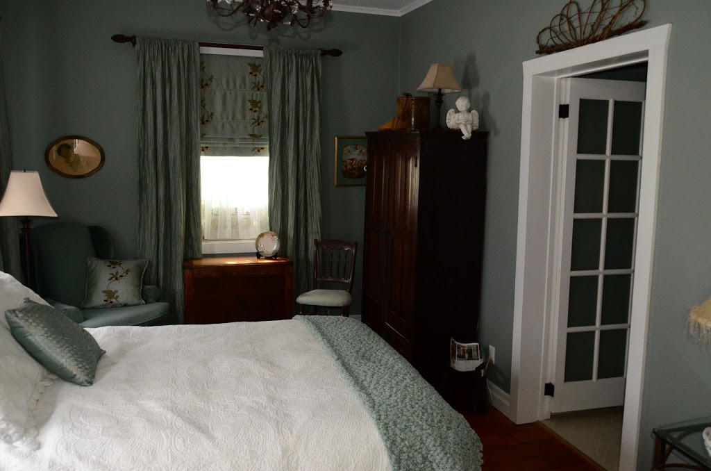 The Chepstow Inn | 2 Concession Road 6, Chepstow, ON N0G 1K0, Canada, Chepstow, ON N0G 1K0, Canada | Phone: (519) 366-2626