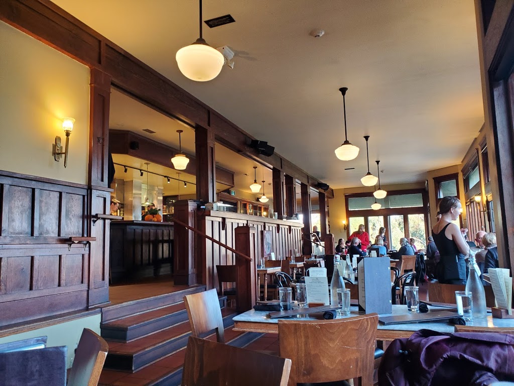Spinnakers Gastro Brewpub & GuestHouses | 308 Catherine St, Victoria, BC V9A 3S8, Canada | Phone: (250) 386-2739