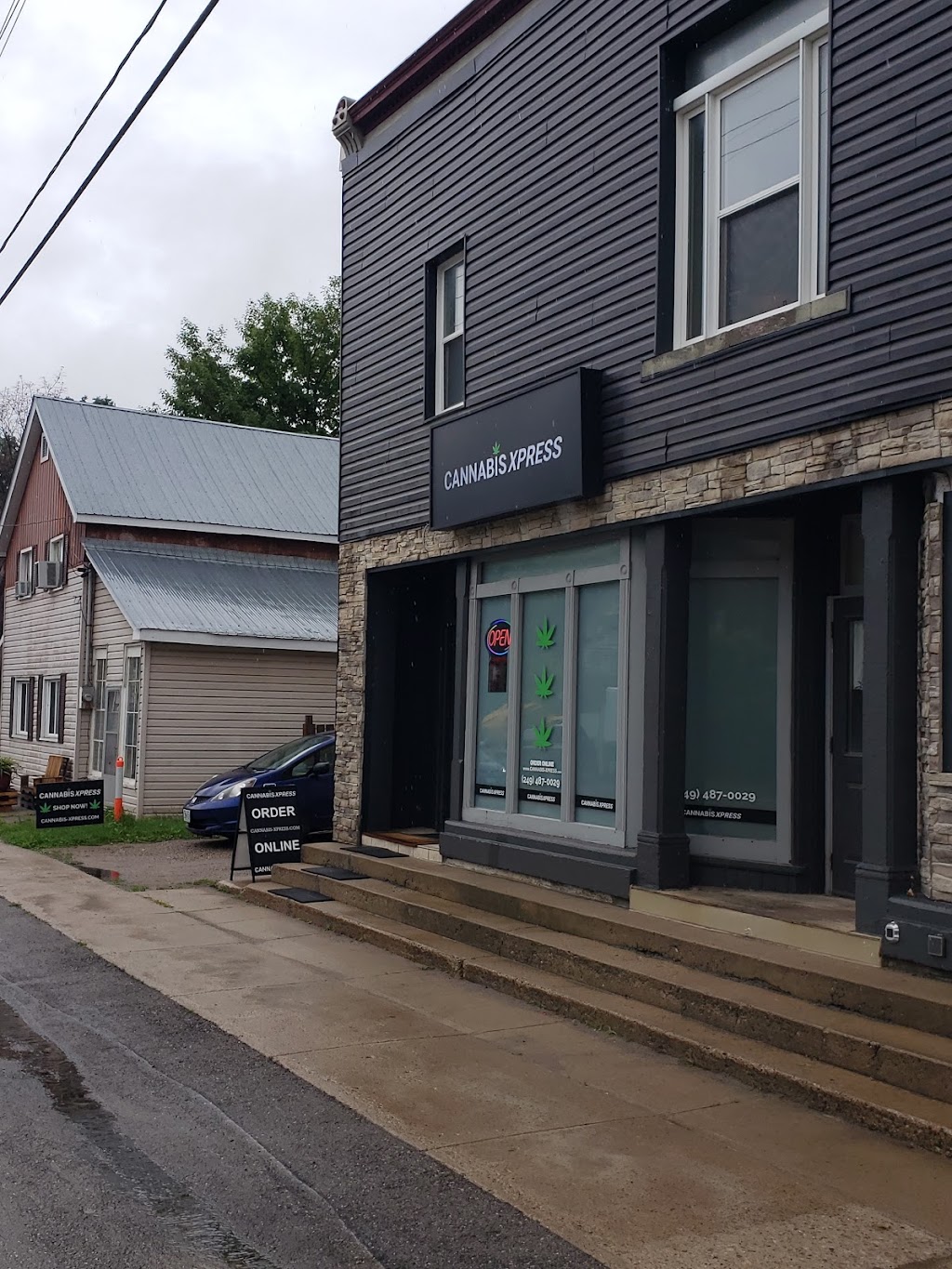 CANNABIS XPRESS | 4570 Penetanguishene Rd, Hillsdale, ON L0L 1V0, Canada | Phone: (249) 487-0029