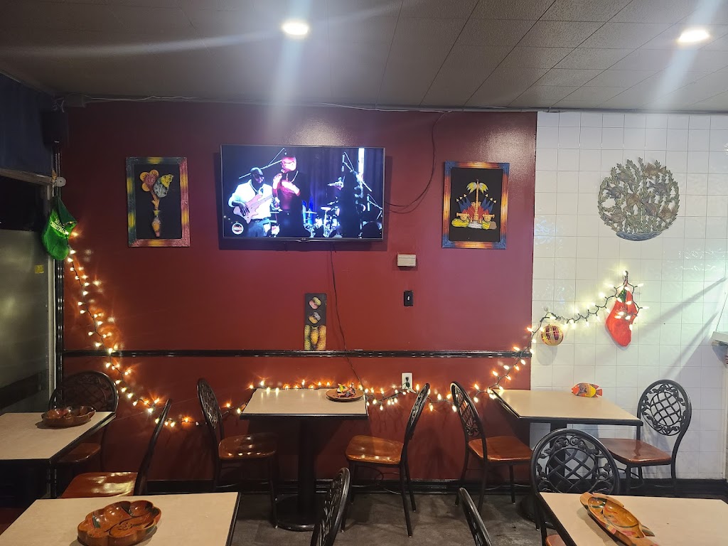 Boukannen Bar & Grill | 623 Center St, Ottawa, ON K1K 2N8, Canada | Phone: (613) 842-4244