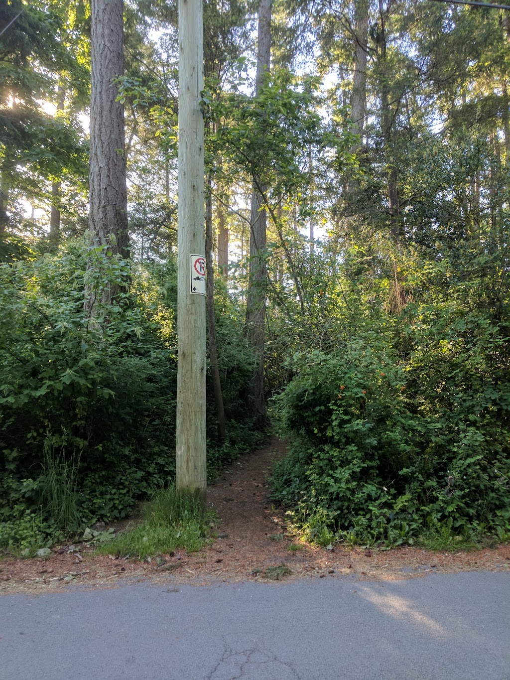 Ferndale Park | Vantreight Dr, Victoria, BC V8N 6L2, Canada | Phone: (250) 475-1775
