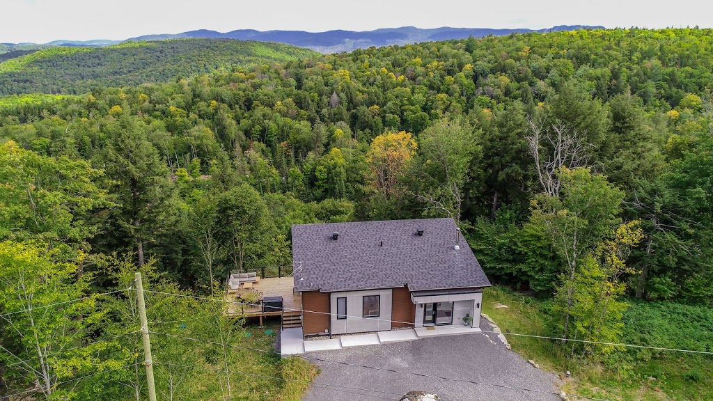 Alpine Chalet | 50 Rue du Mont-Sanford, La Conception, QC J0T 1M0, Canada | Phone: (819) 774-0203