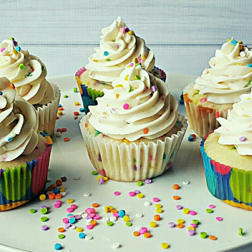Cakes N Confections | 42 Arundel Rd, Winnipeg, MB R2J 2K9, Canada | Phone: (204) 588-2088