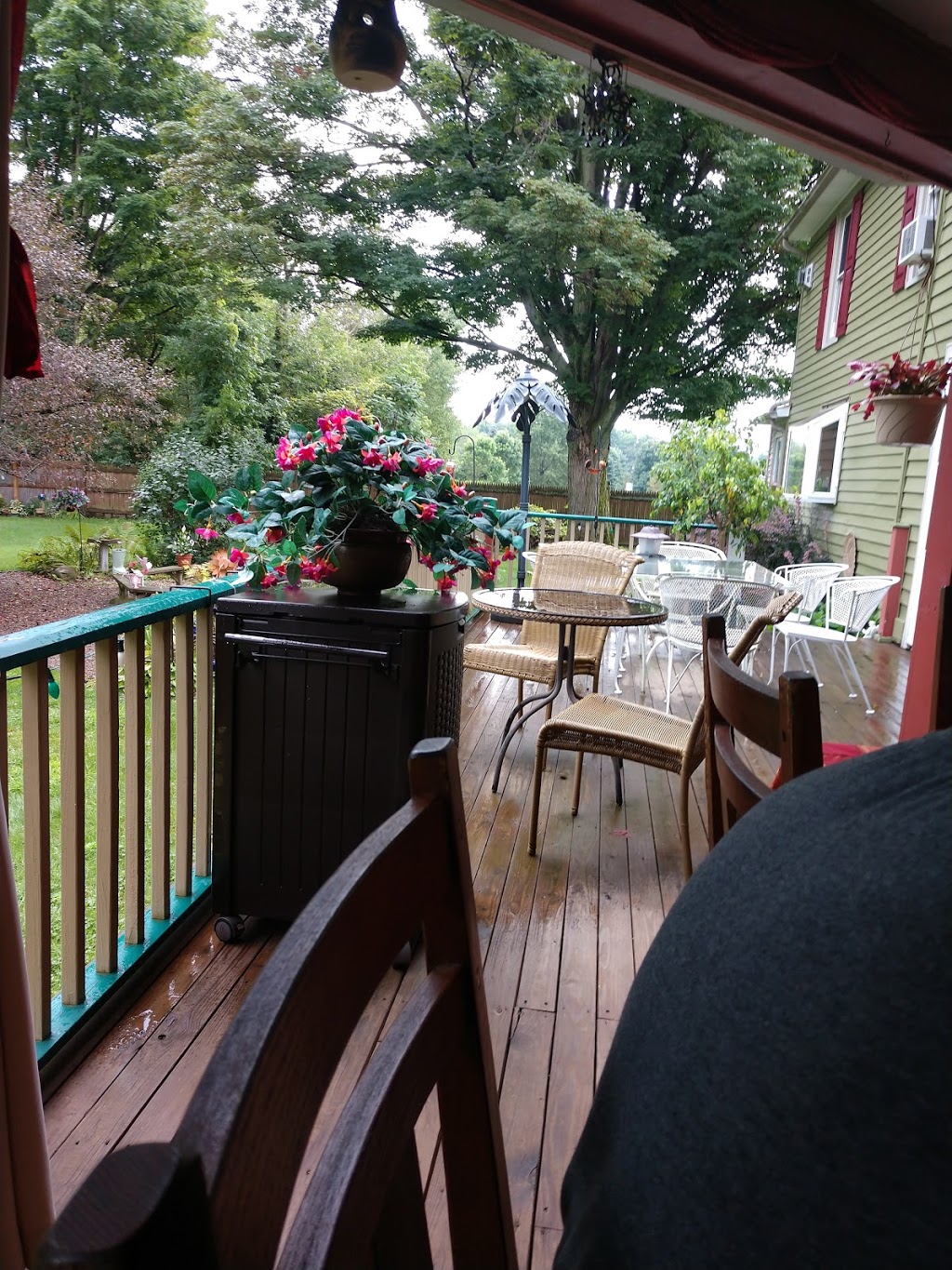 Oasis Bed & Breakfast | 619 E Main St, Springville, NY 14141, USA | Phone: (716) 592-0333