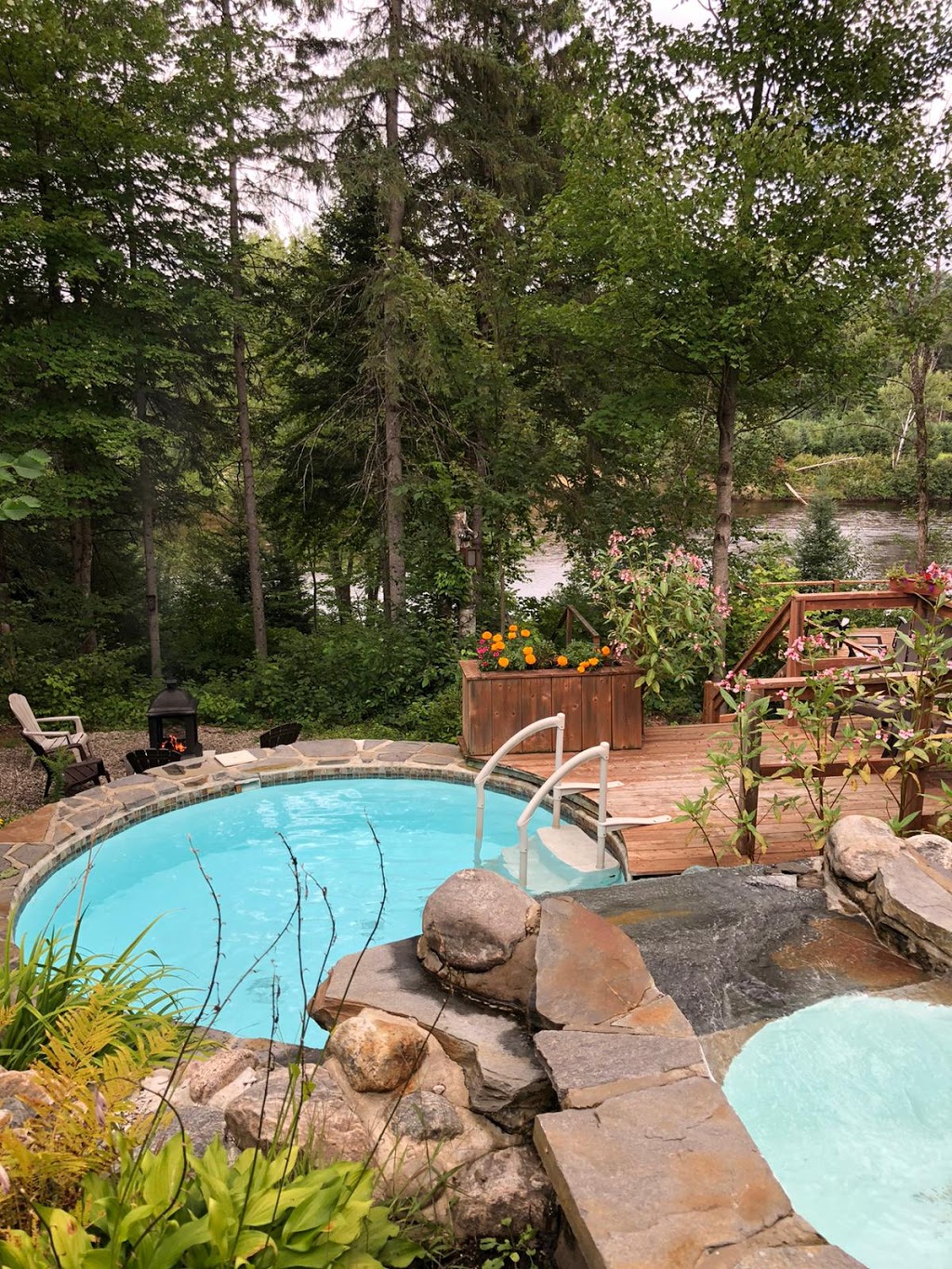 Spa le Geyser | 10500 Boulevard du Curé Labelle, Labelle, QC J0T 1H0, Canada | Phone: (819) 686-1994
