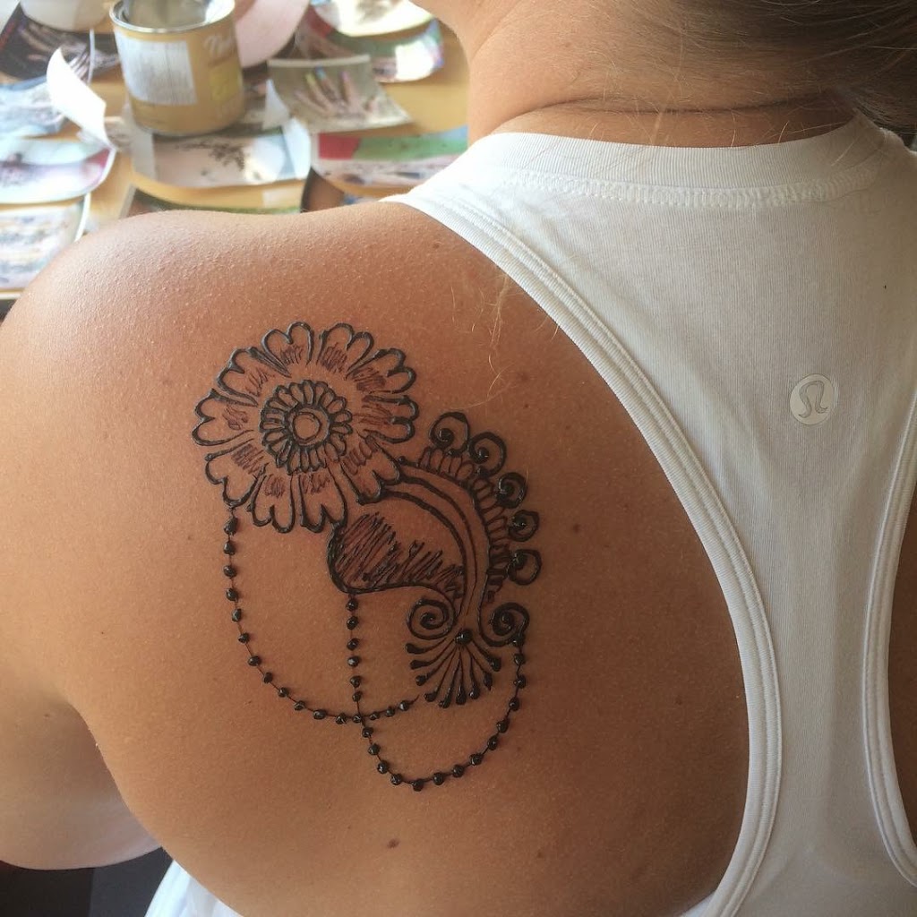 Henna by Ashiyana | 3245 16a Ave NW, Edmonton, AB T6T 0P6, Canada | Phone: (587) 983-8797