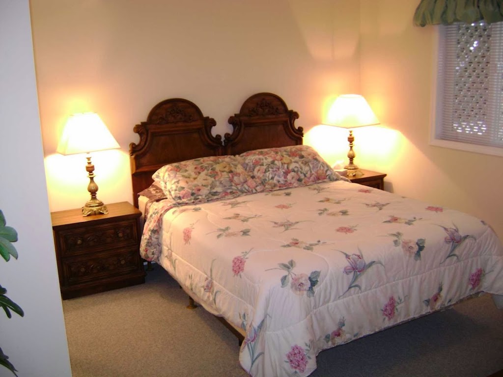 Westaways WaterWalk Bed & Breakfast | 3904 Beach Ave, Peachland, BC V0H 1X1, Canada | Phone: (250) 718-4633