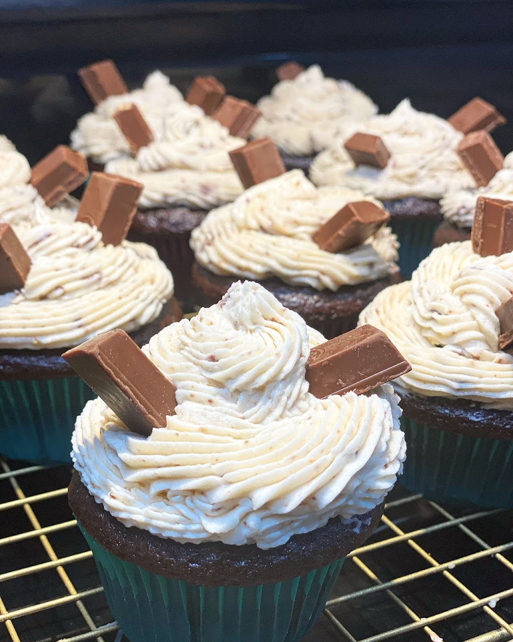 Maras Cakes and Sweets | 177 Panatella Square NW, Calgary, AB T3K 0Z4, Canada | Phone: (403) 510-4409