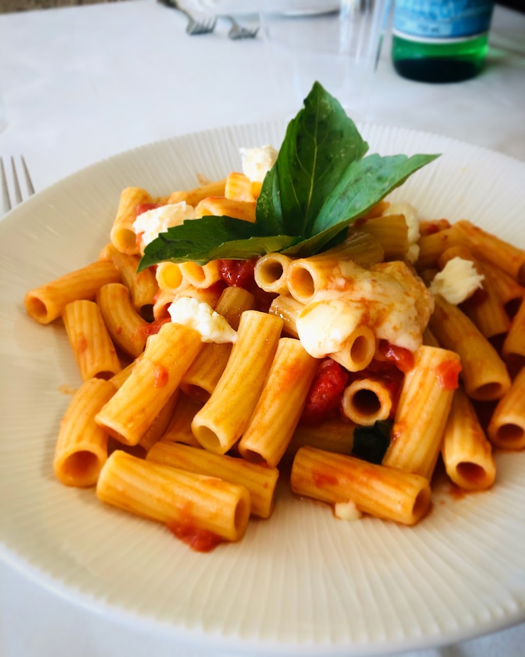 La Luna Rossa Ristorante | 2404-C Edmonton Trail, Calgary, AB T2E 3M8, Canada | Phone: (403) 452-3080