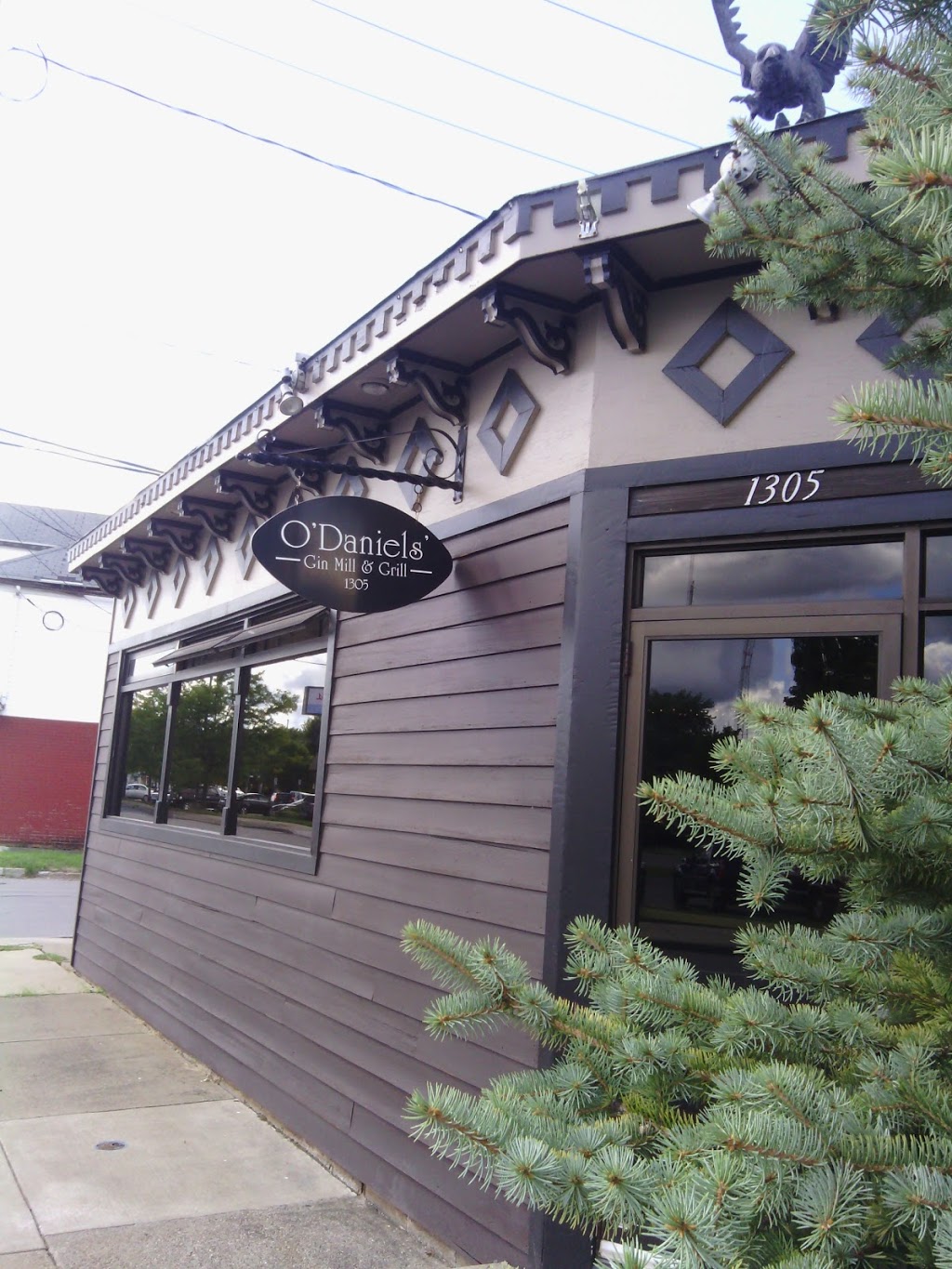 ODaniels GinMill & Grill | 1305 Abbott Rd, Buffalo, NY 14218, USA | Phone: (716) 823-1100