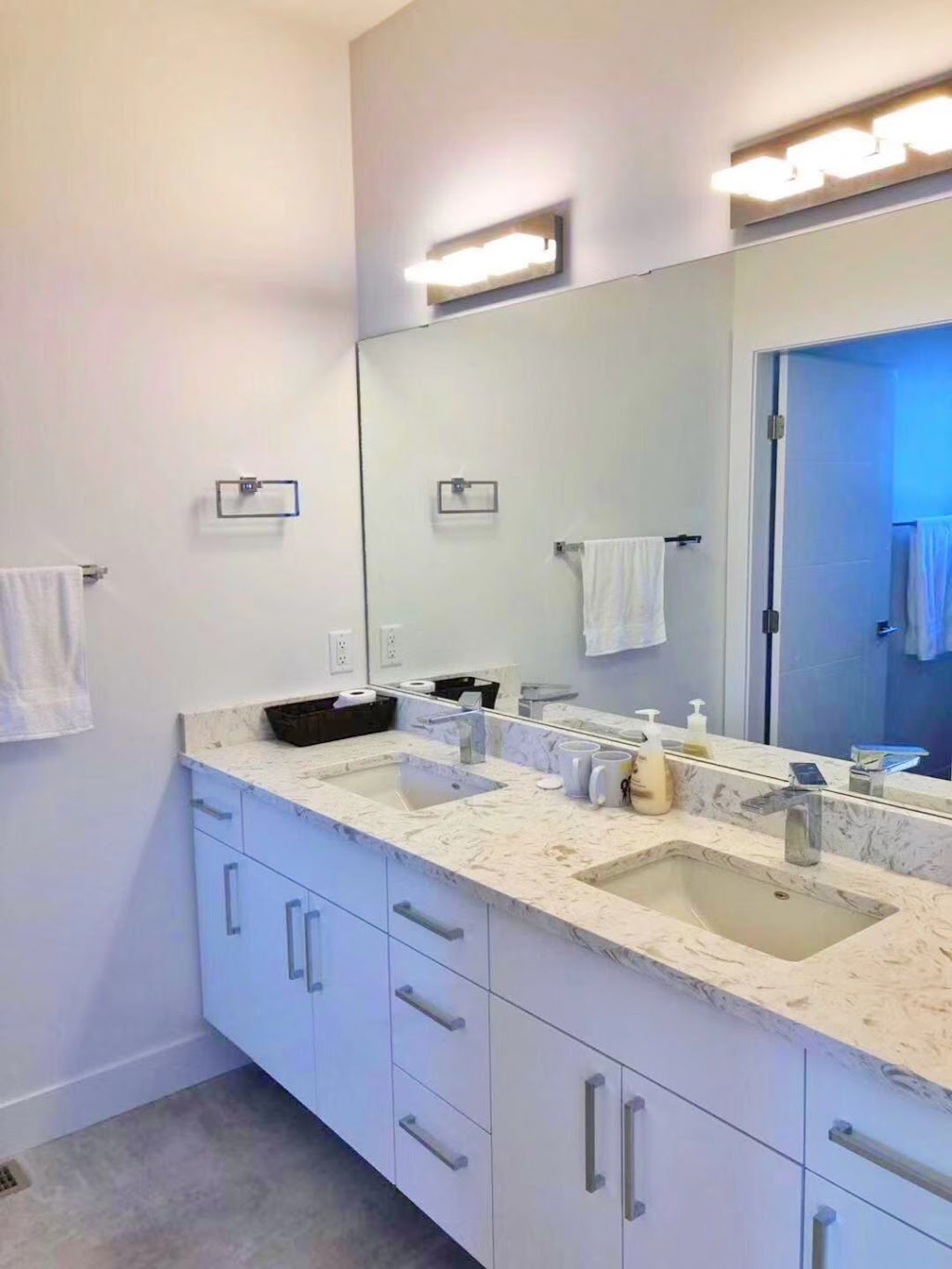 Heidy Lakeview House | 1280 Ponds Ave, Kelowna, BC V1W 5N1, Canada | Phone: (778) 821-2688