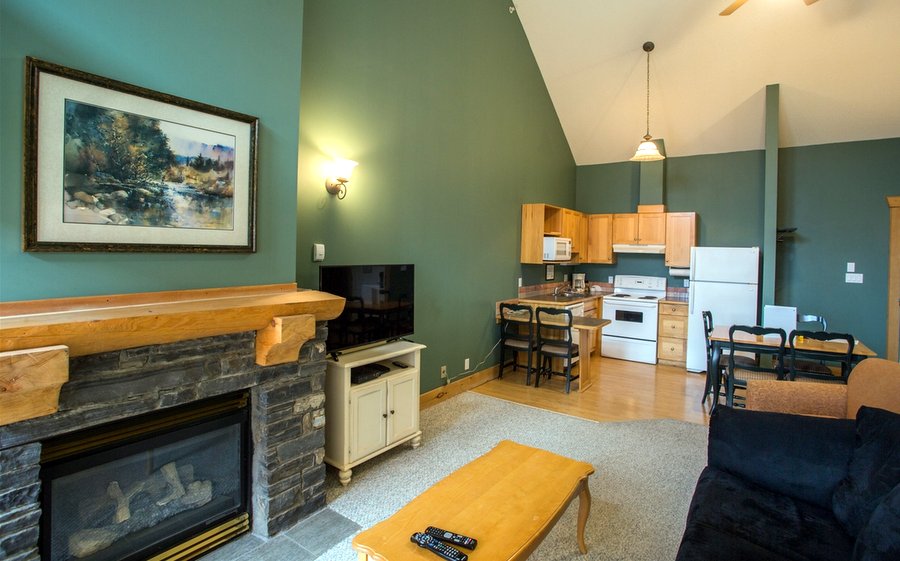 Cornerstone Lodge | 5339 Fernie Ski Hill Rd, Fernie, BC V0B 1M0, Canada | Phone: (888) 423-6855