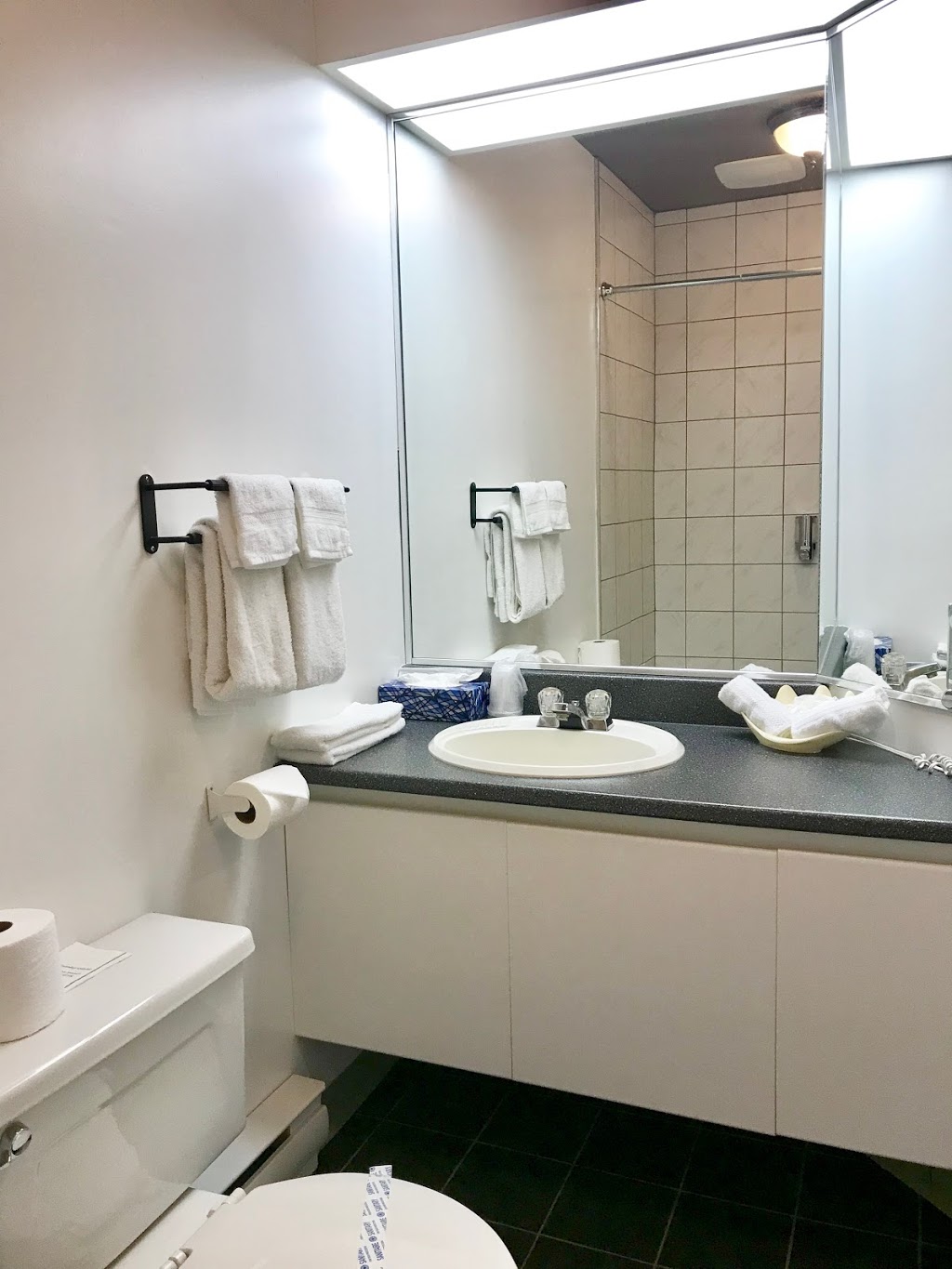 Motel Invitation | 889 Boulevard Vachon N, Sainte-Marie, QC G6E 1M3, Canada | Phone: (418) 387-7800