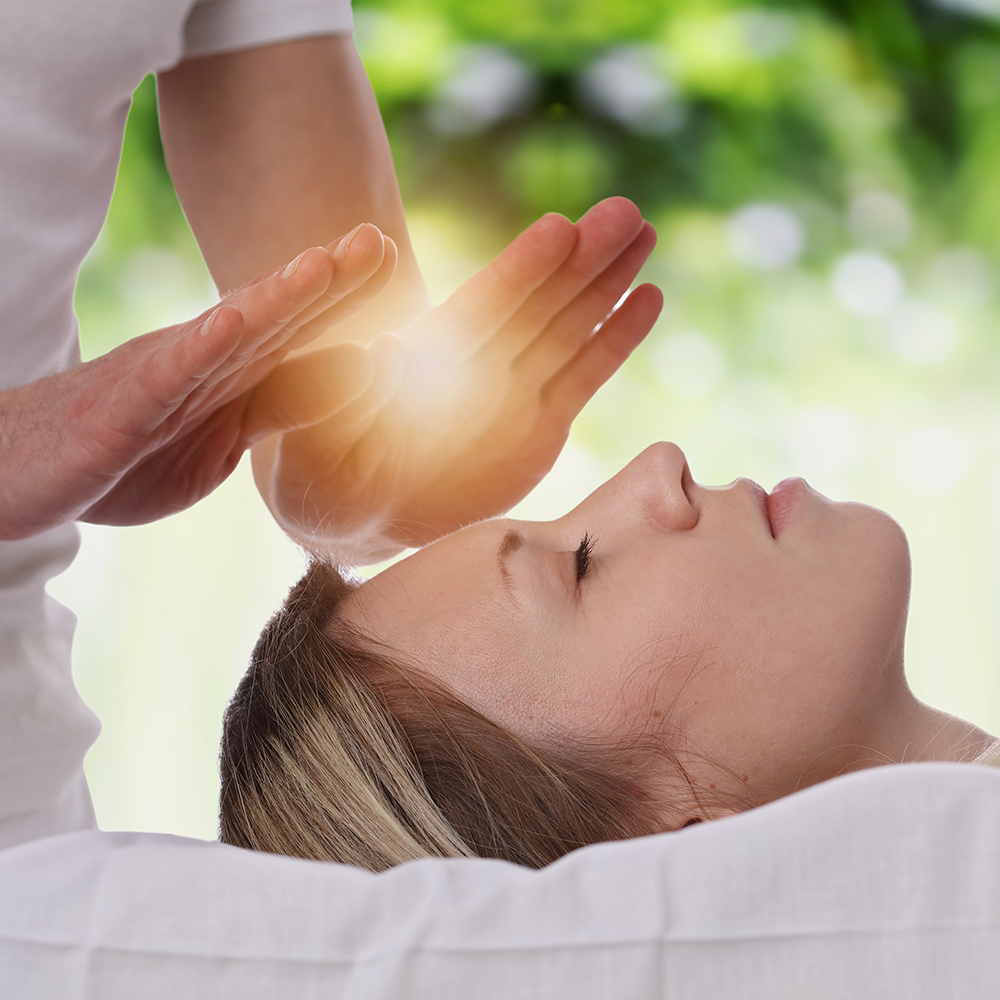 Soins Lumiere De Lune | 835 Mnt Ste Julie, Sainte-Julie, QC J3E 1W9, Canada | Phone: (514) 979-3532