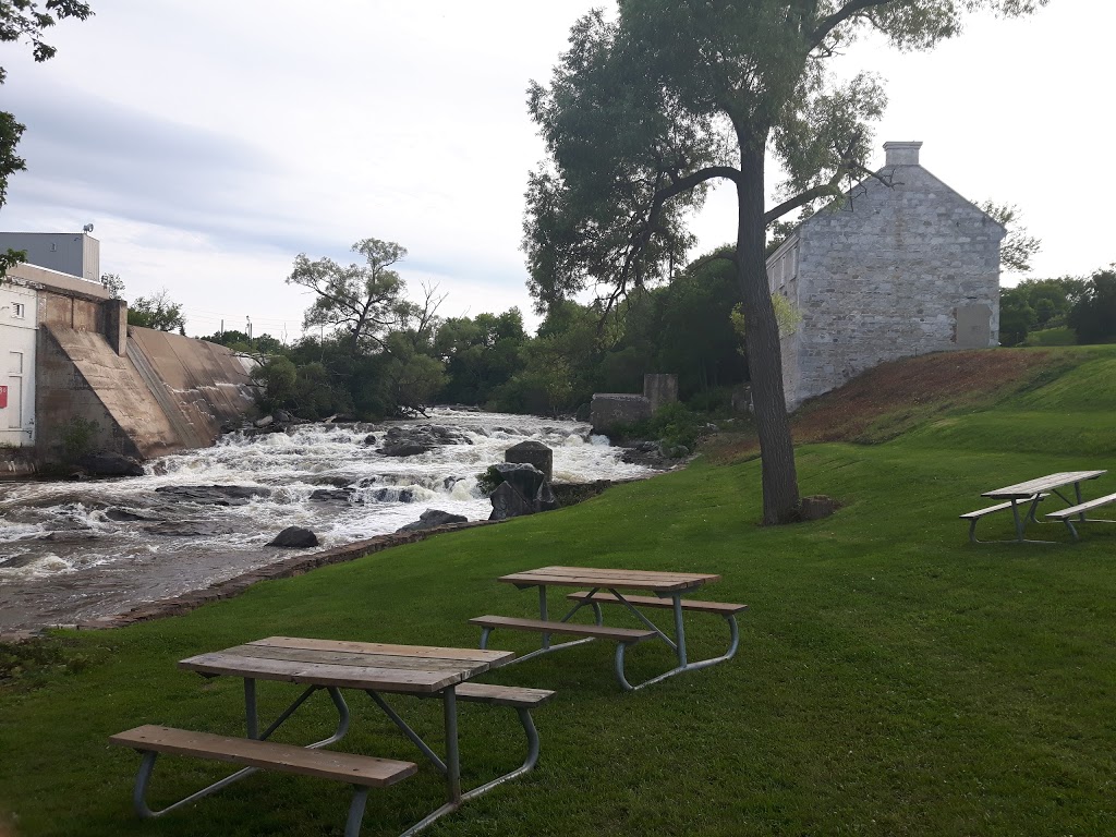 Bide-A-While Bed & Breakfast | 43 Bank St S, Renfrew, ON K7V 2E5, Canada | Phone: (613) 432-4207