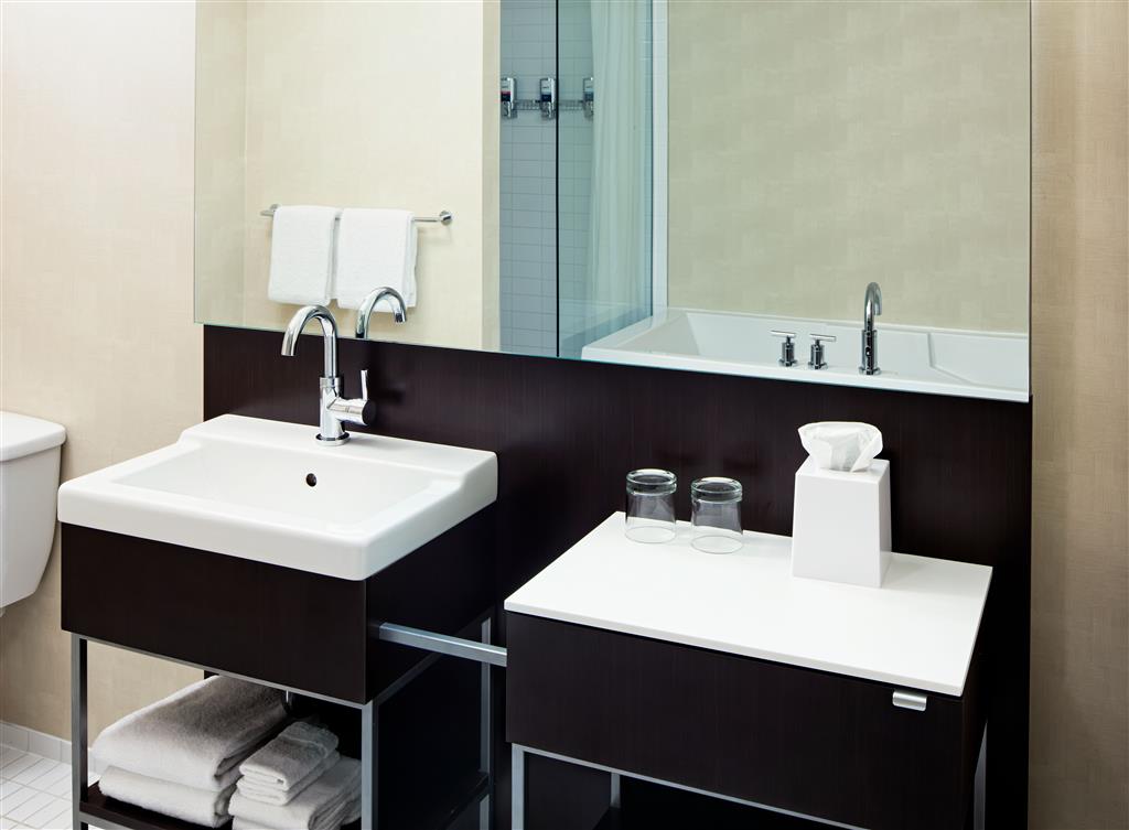 Four Points by Sheraton Lévis Convention Centre | 5800 Rue J.-B.- Michaud, Lévis, QC G6V 0B3, Canada | Phone: (418) 838-0025