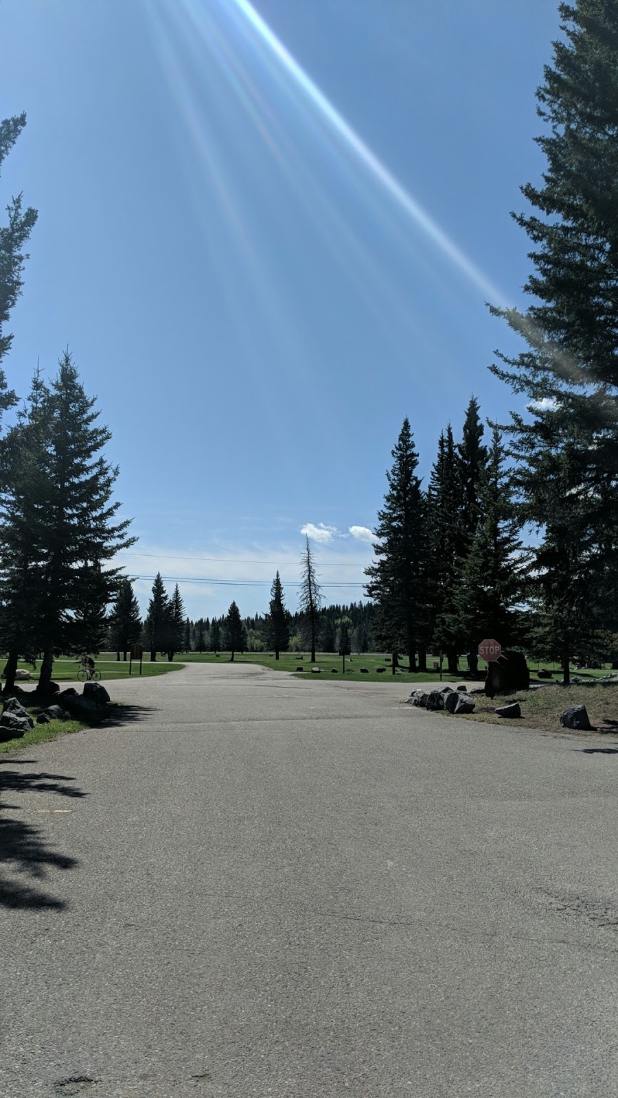 Redwood Meadows Golf & Country Club | 2 Tsuu Tina Dr, Redwood Meadows, AB T3Z 1A3, Canada | Phone: (403) 949-3663