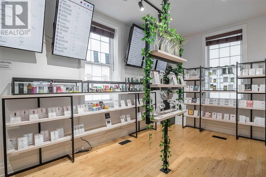Alpha Cannabis | 118 Wellington St E, Aurora, ON L4G 1J1, Canada | Phone: (905) 503-2500