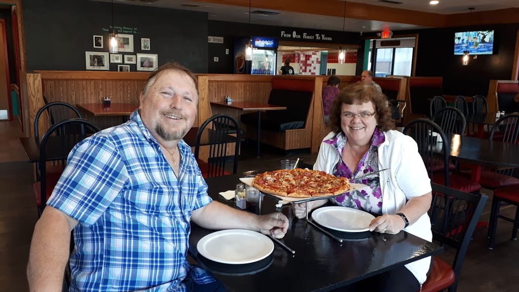 Luigis Pizza | 78 McNaughton Ave, Wallaceburg, ON N8A 1R9, Canada | Phone: (519) 626-8554