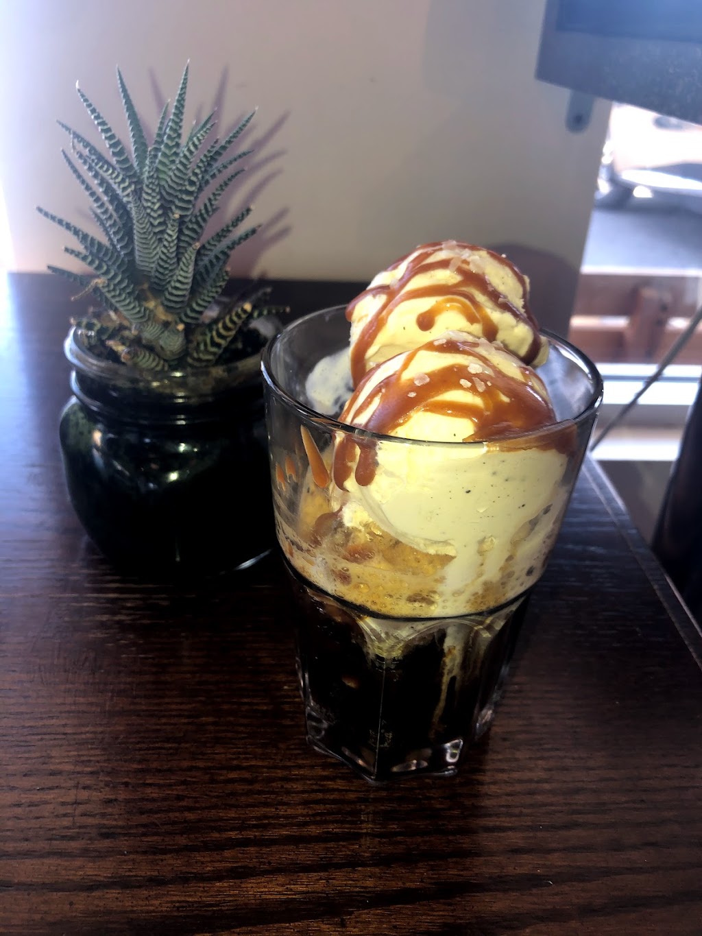 Velvet Cafe | 502 25 Ave NW, Calgary, AB T2M 2A8, Canada | Phone: (403) 338-2087