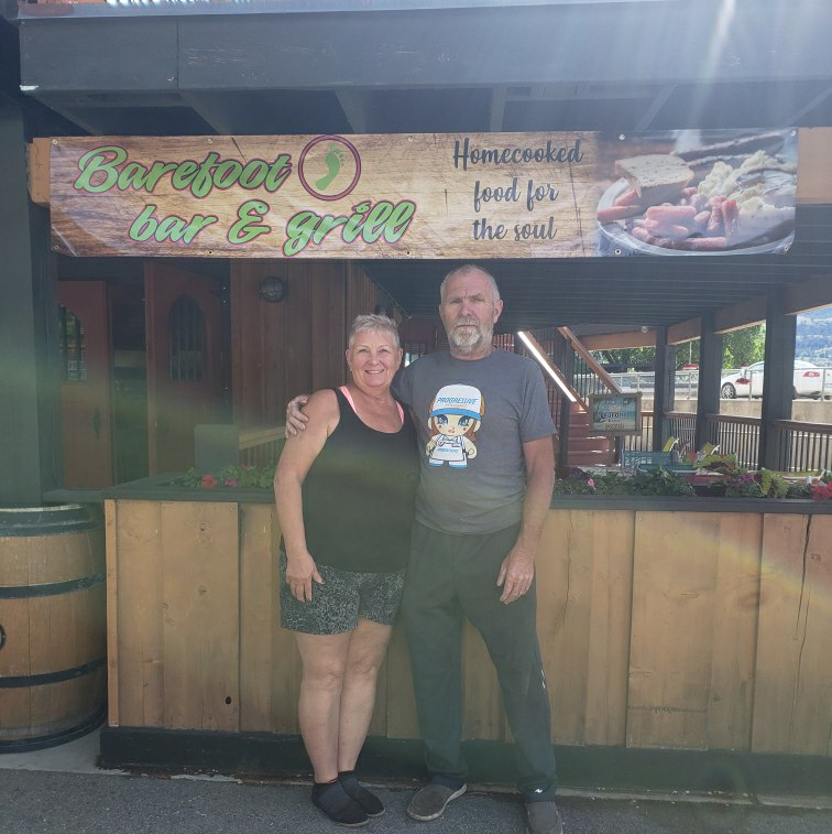 Barefoot Bar and Grill | 4145 Skaha Lake Rd, Penticton, BC V2A 6J7, Canada | Phone: (778) 476-4020