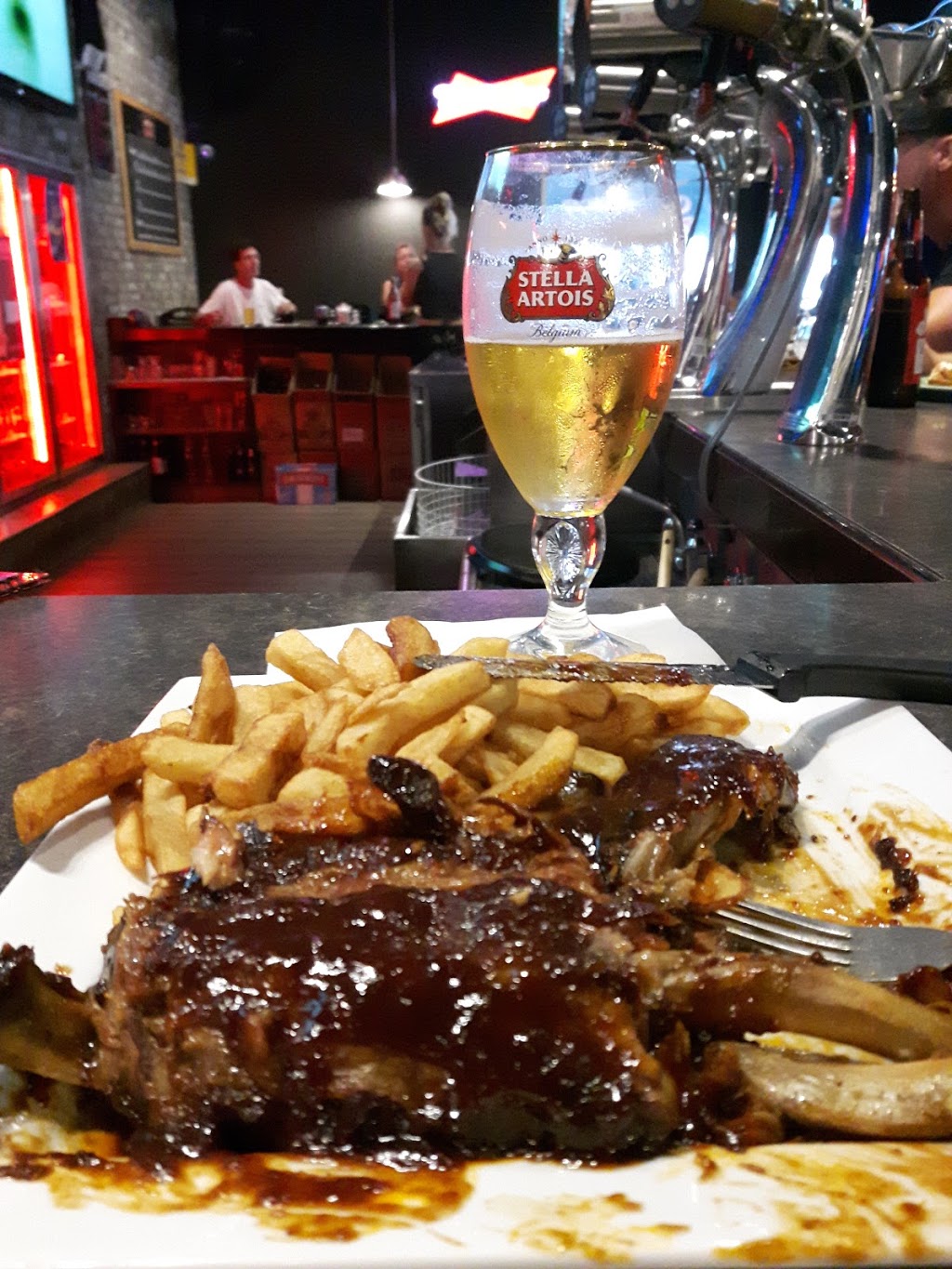 Pub Resto Broue | 387 Boulevard Armand-Paris, Québec, QC G1C 7T2, Canada | Phone: (418) 661-1202
