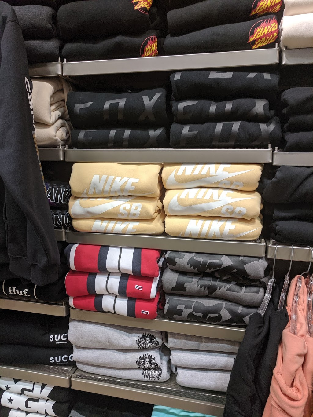 Boathouse | 999 Upper Wentworth St, Hamilton, ON L9A 4X5, Canada | Phone: (905) 387-7100