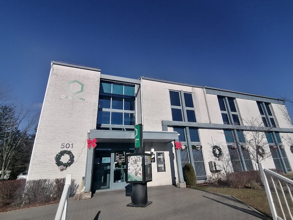 Electric Circuit Charging Station | 501 Rue Beaudoin, Saint-Léonard-dAston, QC J0C 1M0, Canada | Phone: (800) 686-9243