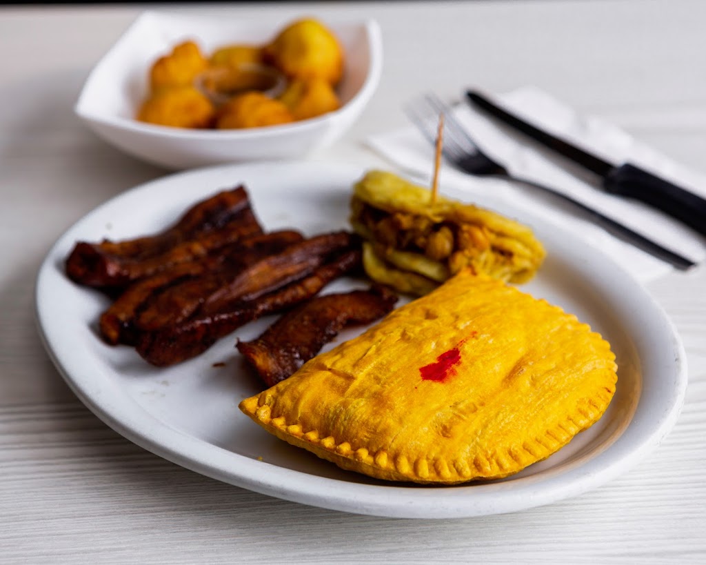 Caribbean Curry House | 4279 Boul. Saint-Jean, Dollard-des-Ormeaux, QC H9G 2R4, Canada | Phone: (514) 683-7373