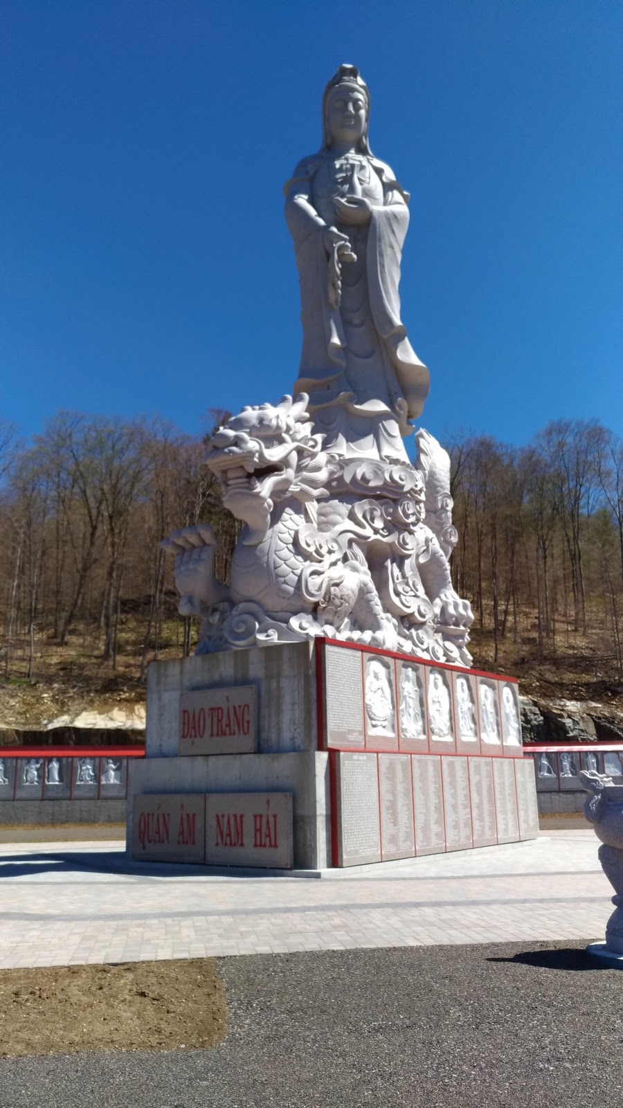 大叢林三寶山 | 690 Chemin de la Rivière Rouge, Harrington, QC J8G 2S7, Canada | Phone: (819) 687-2183