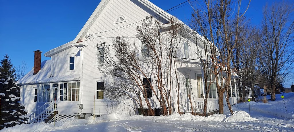 La Grande Dame | 12 Chem. Gosford S, Weedon, QC J0B 3J0, Canada | Phone: (819) 877-2211