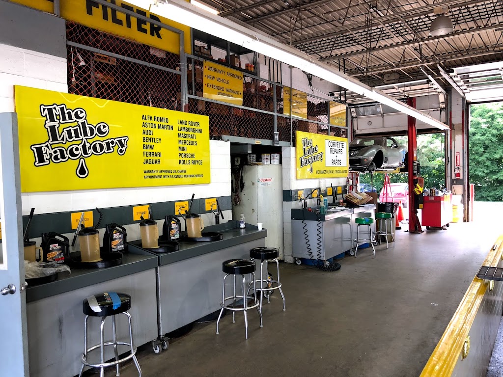 The Lube Factory Oil Change Centre | 16995 Yonge St, Newmarket, ON L3Y 5Y1, Canada | Phone: (905) 895-5339
