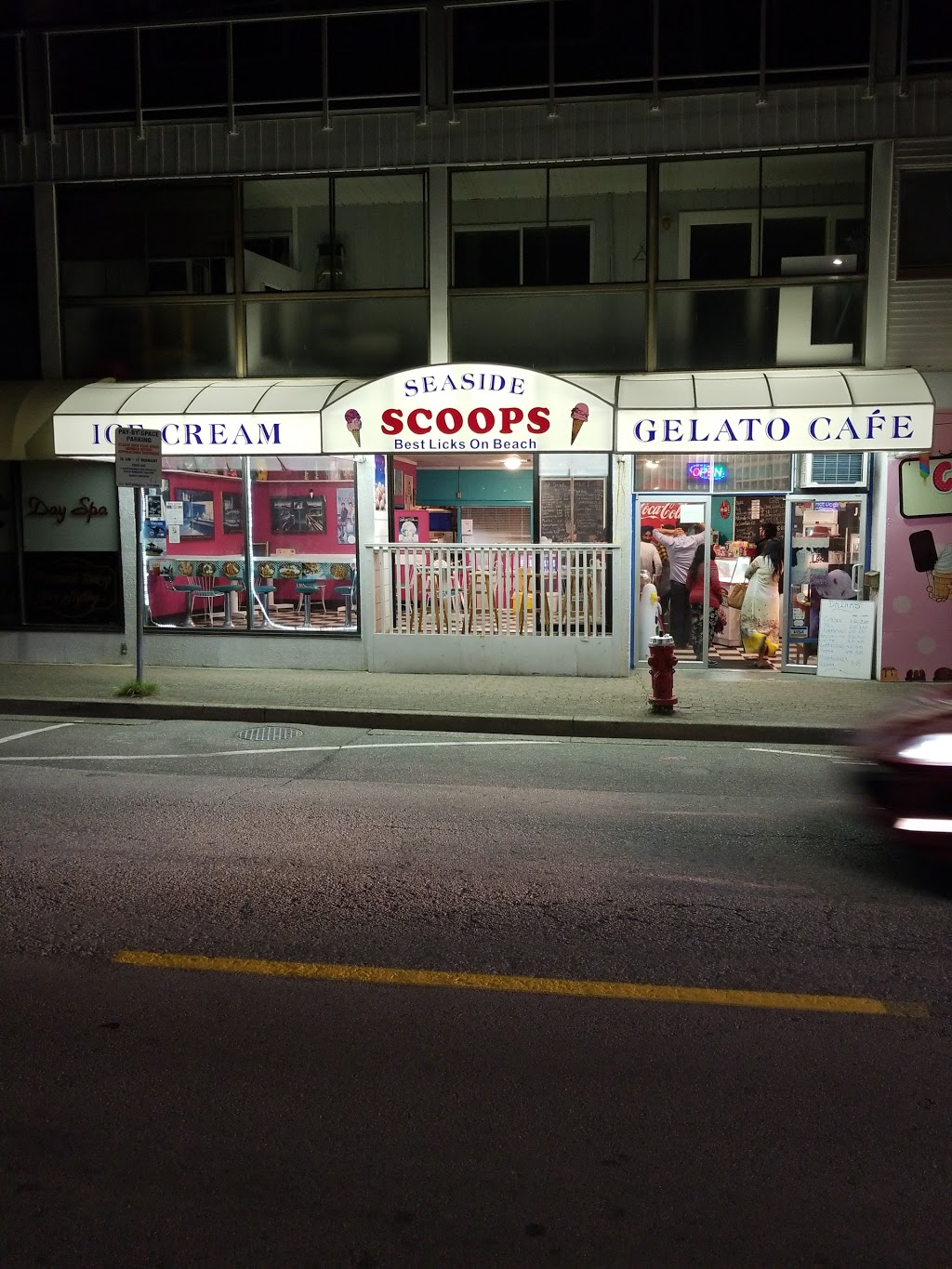 Seaside Scoops | 14893 Marine Dr, White Rock, BC V4B 1C2, Canada | Phone: (778) 358-1318