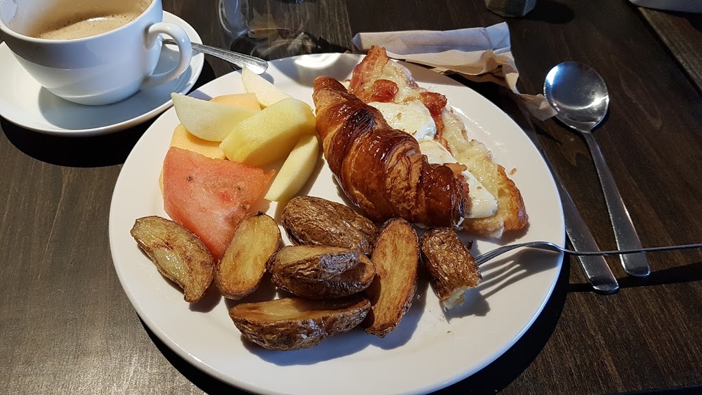 Les Trois Becs | 10955 Boulevard Sainte-Anne, Beaupré, QC G0A 1E0, Canada | Phone: (418) 827-4372