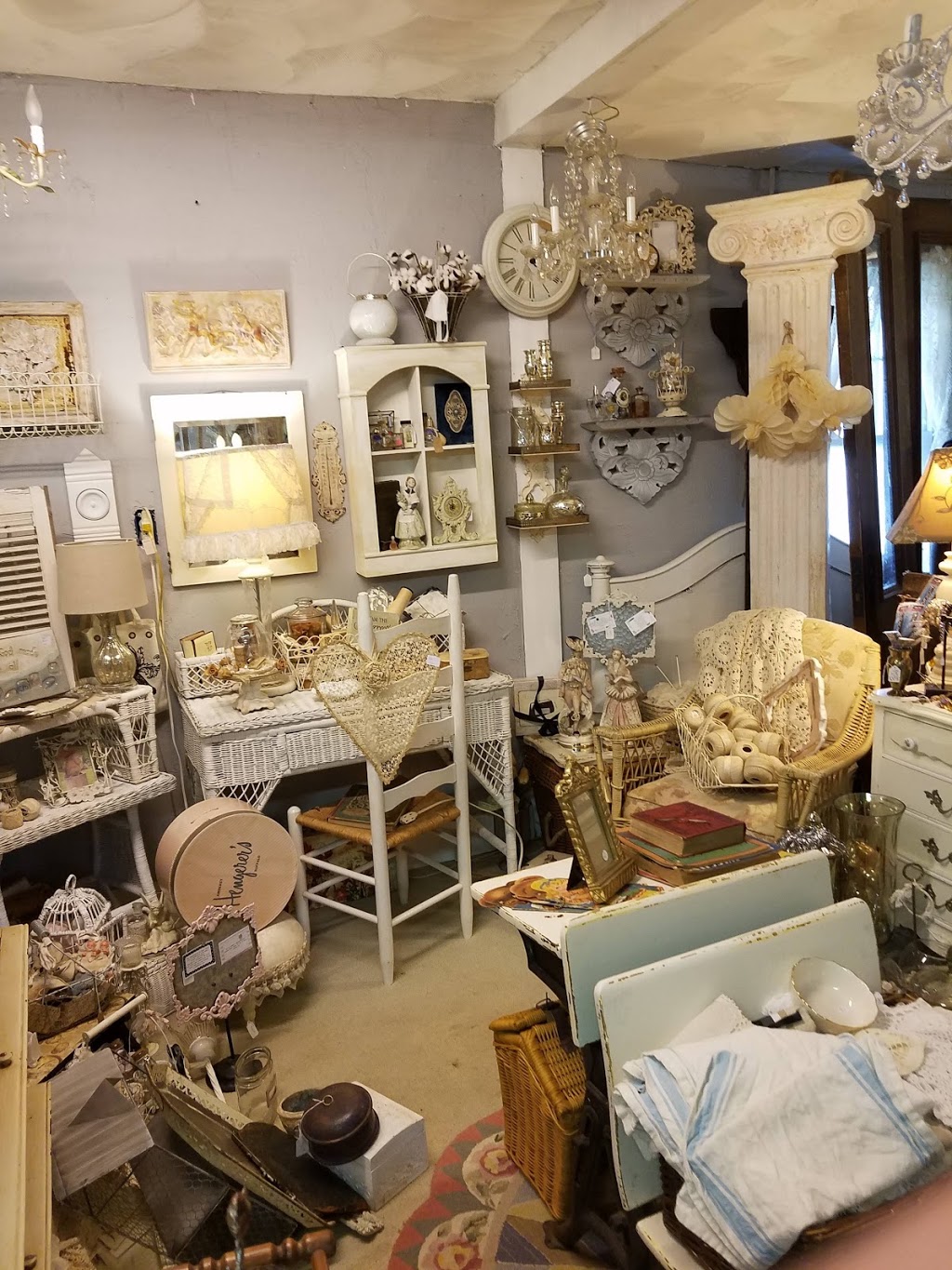 Hen House II | 5961 Goodrich Rd, Clarence Center, NY 14032, USA | Phone: (716) 510-5645