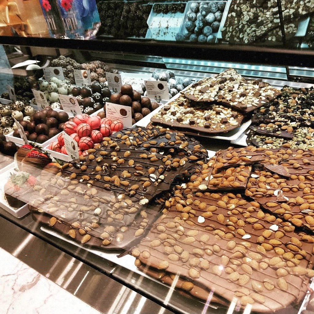 Godiva Chocolatier | store | 3401 Dufferin St, North York, ON M6A 2T9, Canada | 4167833604 OR +1 416-783-3604