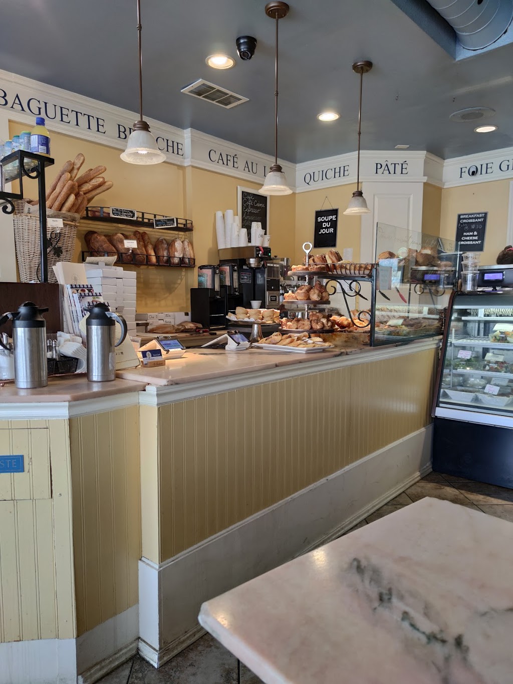 Ma Maison | 4243 Dundas St W, Etobicoke, ON M8X 1Y3, Canada | Phone: (416) 236-2234