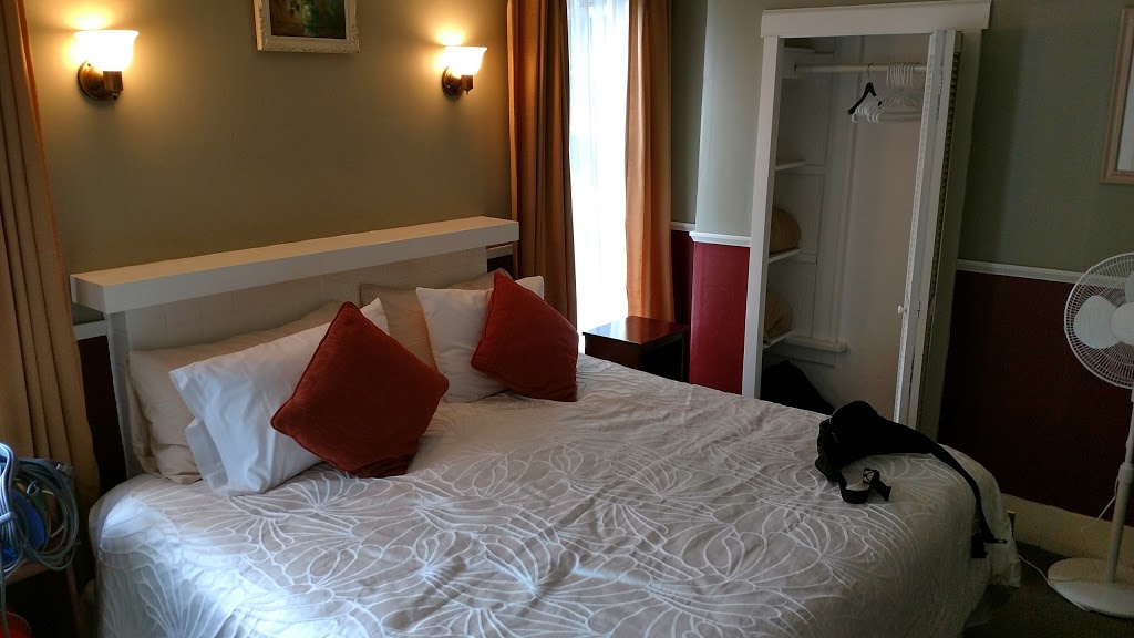 Oak Bay Guest House | 1052 Newport Ave, Victoria, BC V8S 5E3, Canada | Phone: (250) 598-3812