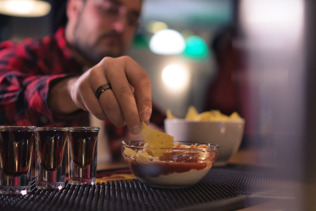 Le Bar Manitonga | 2213 Chem. du Village, Mont-Tremblant, QC J8E 1K4, Canada | Phone: (819) 425-6008