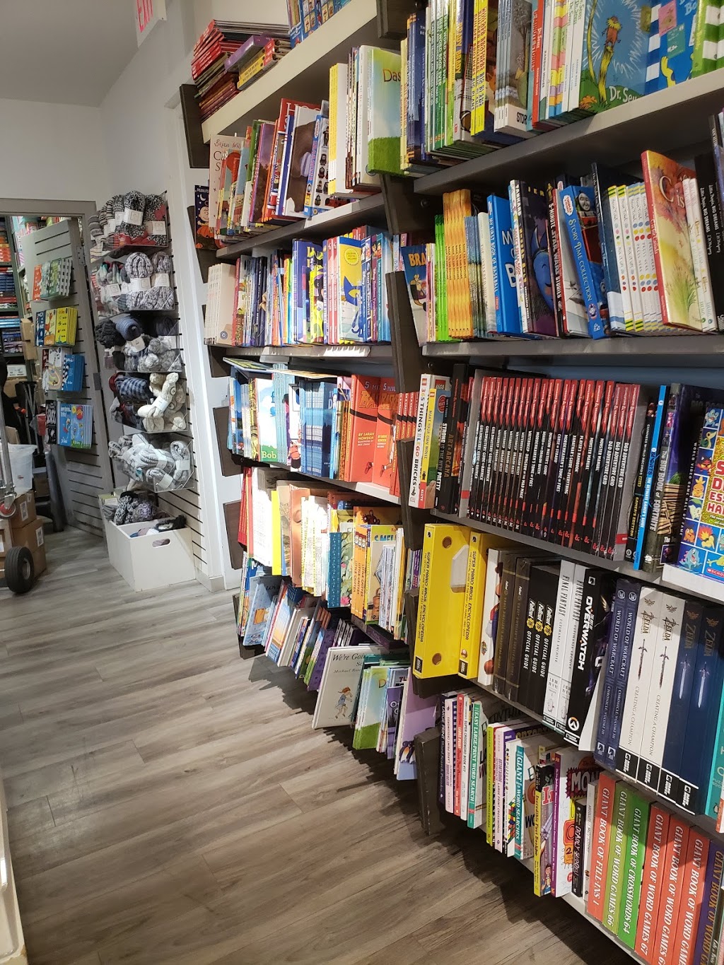 Indigo Books & Music | 600 University Ave, Toronto, ON M5G 1X5, Canada | Phone: (416) 979-9428