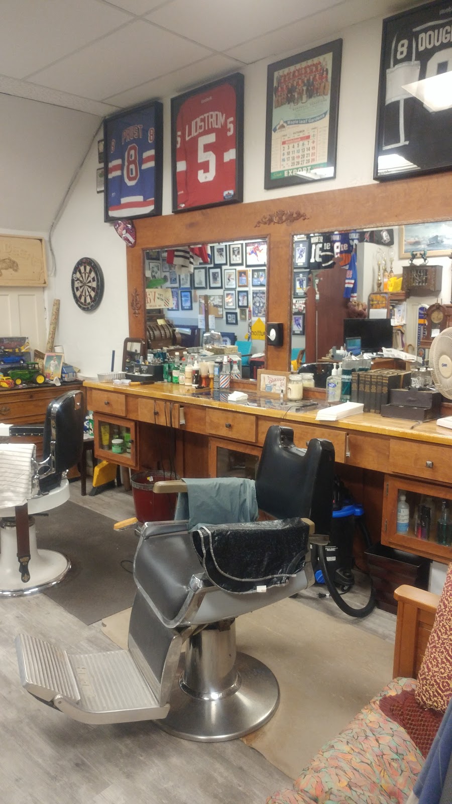 Pauls Barbershop Antiques &Clock Repair | 165 Currie Rd, Dutton/Dunwich, ON N0L, Canada | Phone: (226) 237-3757