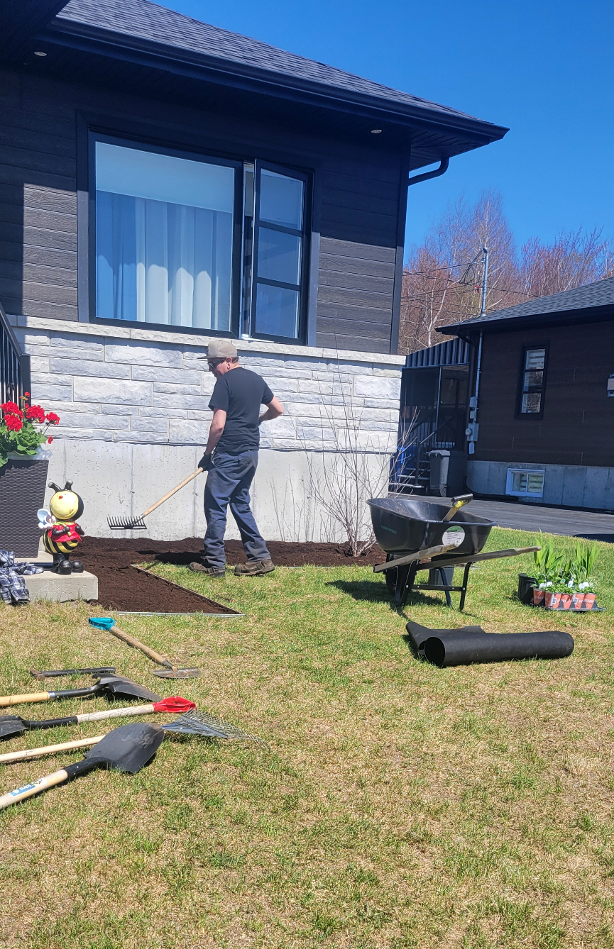 Entretien Paysager Des rosiers | Rue Gabriel, Saint-Boniface, QC G0X 2L0, Canada | Phone: (873) 255-5148