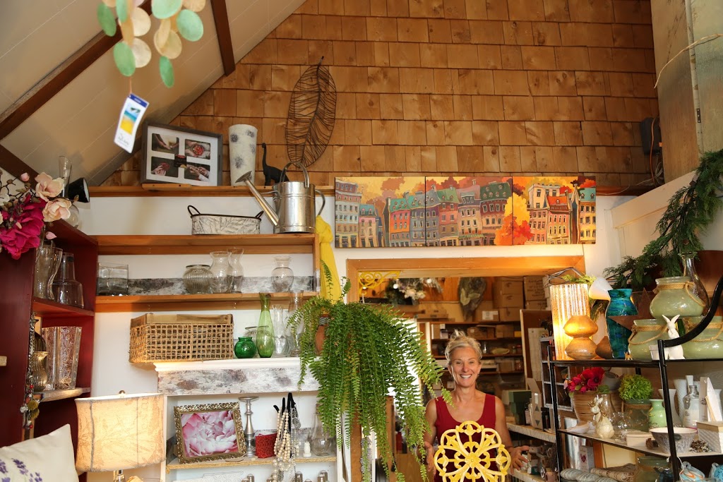 Fleuriste St-Donat Enr | 984 Rue Principale, Saint-Donat-de-Montcalm, QC J0T 2C0, Canada | Phone: (819) 424-2661