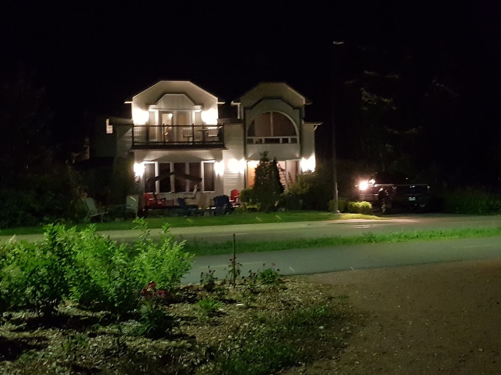 Kokomo Inn aux Berges des Outaouais | 1175 Rue Jacques-Cartier, Gatineau, QC J8T 2W3, Canada | Phone: (819) 561-5241