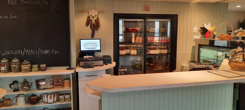 KWE Café & Auberge | 1912 Rue Principale, Pohénégamook, QC G0L 1J0, Canada | Phone: (418) 859-2706