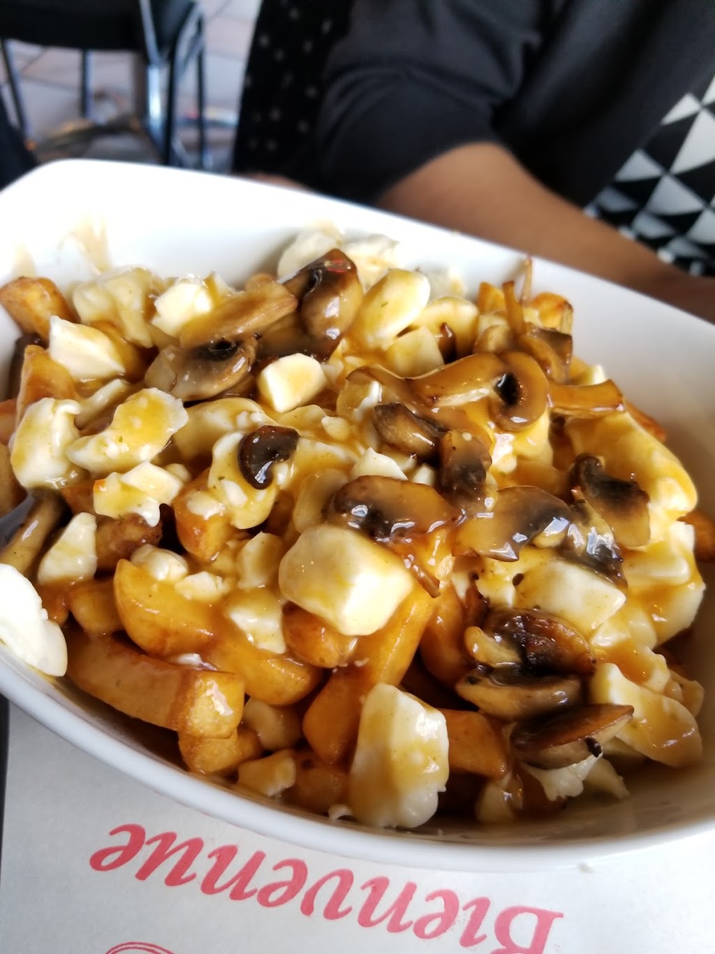 Resto Bar LOfficiel | 105 Rue Fusey, Trois-Rivières, QC G8T 2V5, Canada | Phone: (819) 373-3056