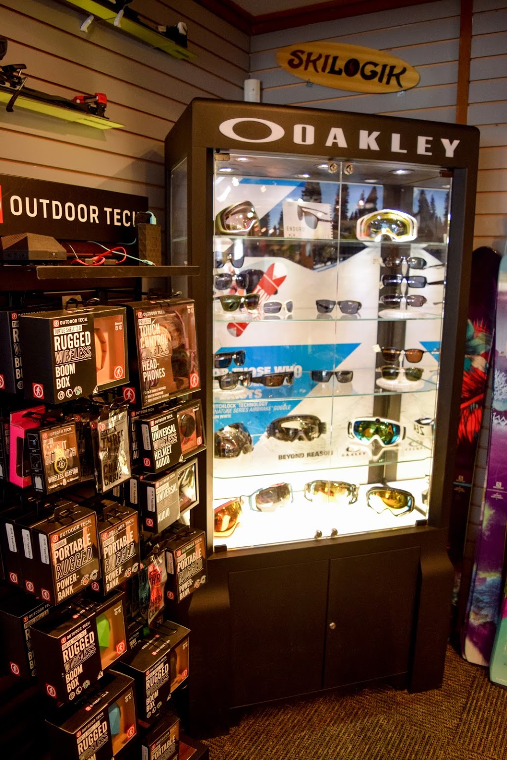 Dizzys Ski and Board Shop | 6375 Whiskey Jack Rd, Beaverdell, BC V0H 1A0, Canada | Phone: (250) 491-6142