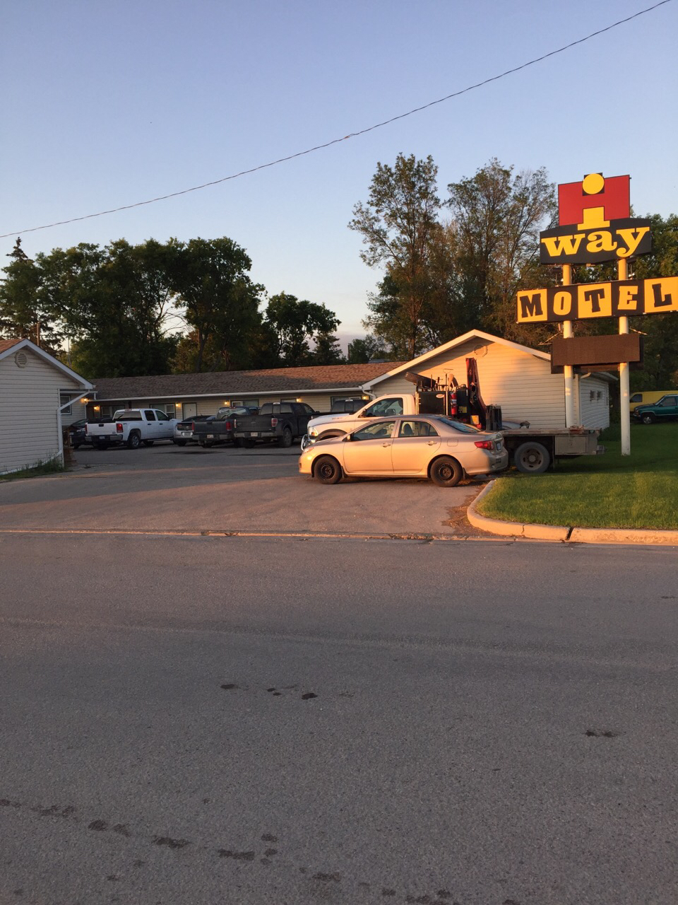 Hi-Way Motel | 2010 Saskatchewan Ave W, Portage la Prairie, MB R1N 0P2, Canada | Phone: (204) 857-8771