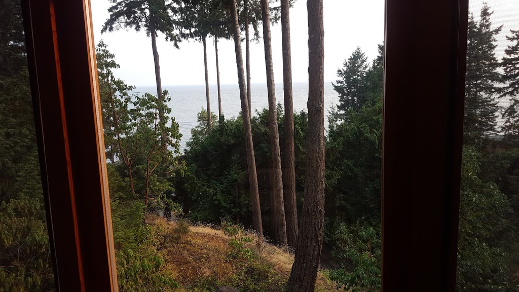 Sunshine Coast Treetop Bed and Breakfast | 6840 Sunshine Coast Hwy, Sechelt, BC V0N 3A8, Canada | Phone: (778) 458-2258
