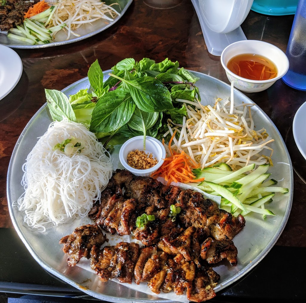 Huongs Vietnamese Bistro | 359 Booth St, Ottawa, ON K1R 7K1, Canada | Phone: (613) 237-8755